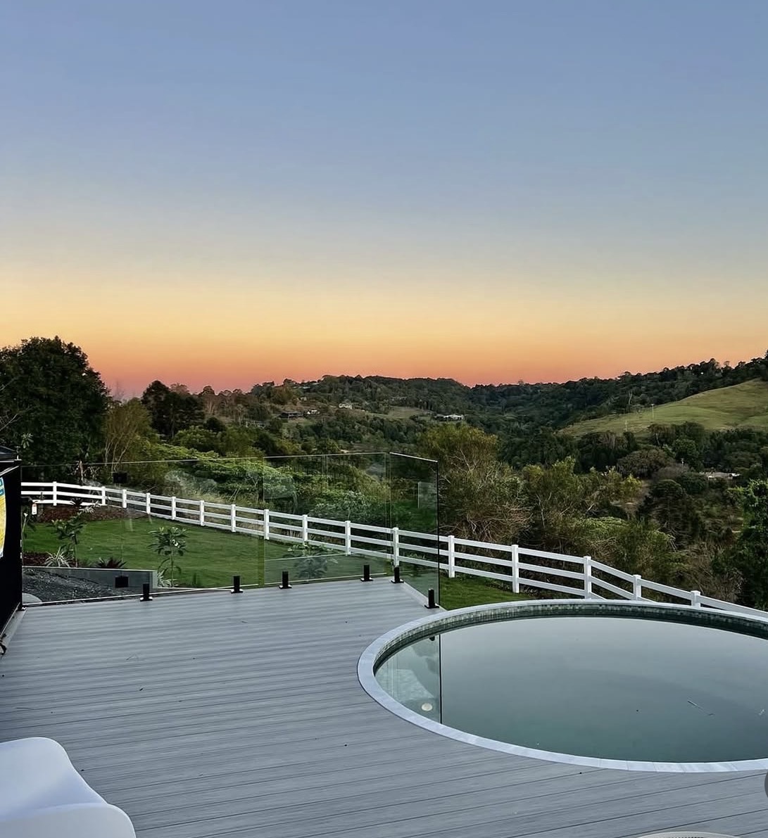 Monty's House pool